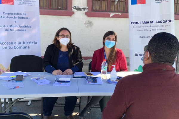 Consultorio Jurídico de Mejillones organizó una jornada en terreno en la Plaza de Armas de la localidad