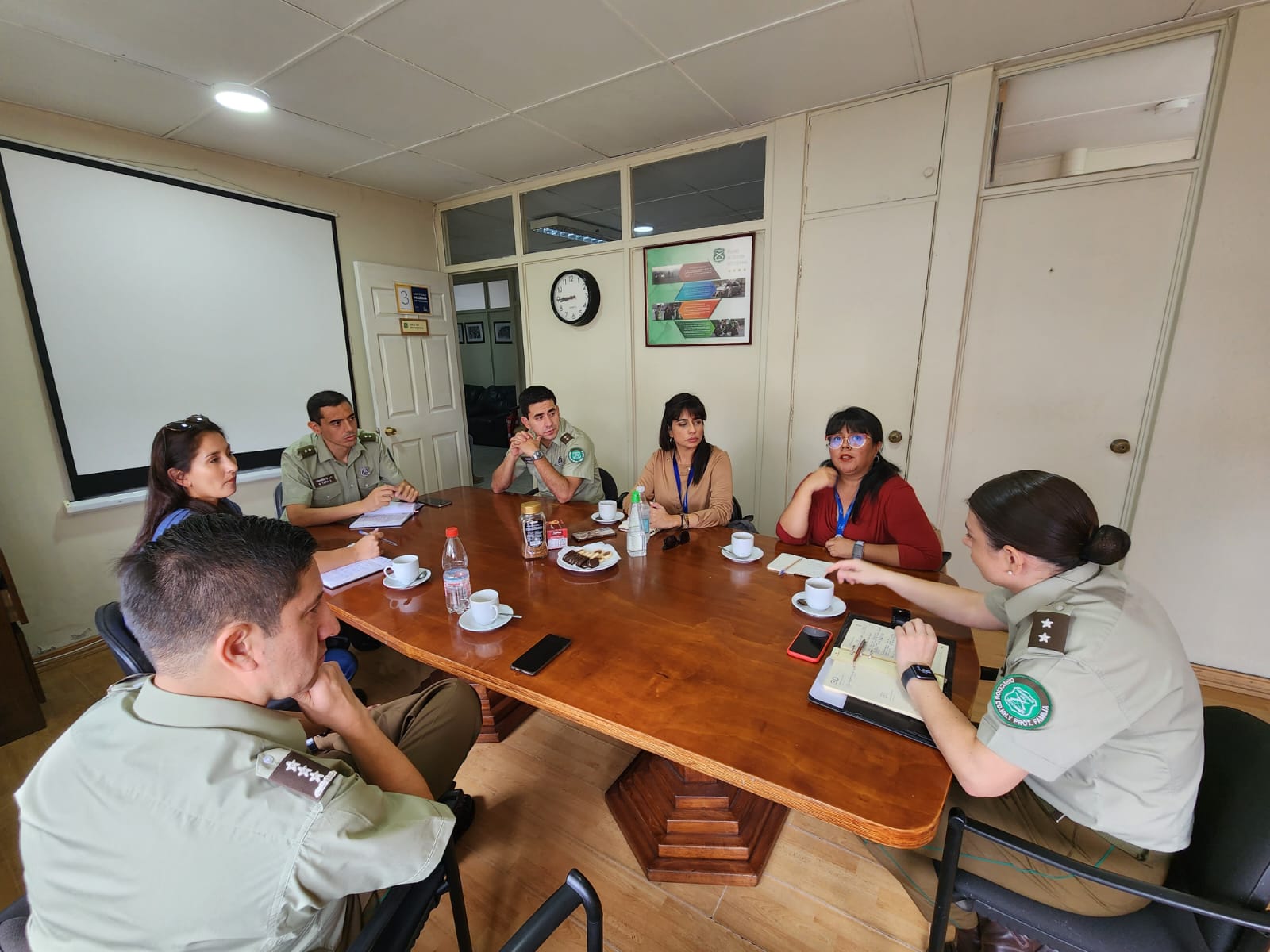 Abogada de Migración de CAJTA de la Región de Arica y Parinacota se reúne con Carabineros
