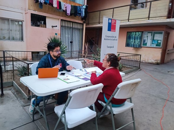 Unidad de Migración de Tarapacá en operativo en el Condominio La Unión en Iquique