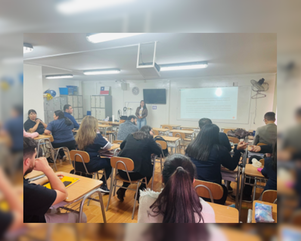 Abogada del convenio CAJTA-SENADIS realiza capacitación en Colegio Costa College de Iquique